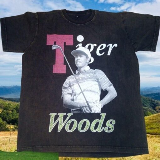 Vintage Tiger Woods Worldwide Golfer Golf Players Graphic T-shirt