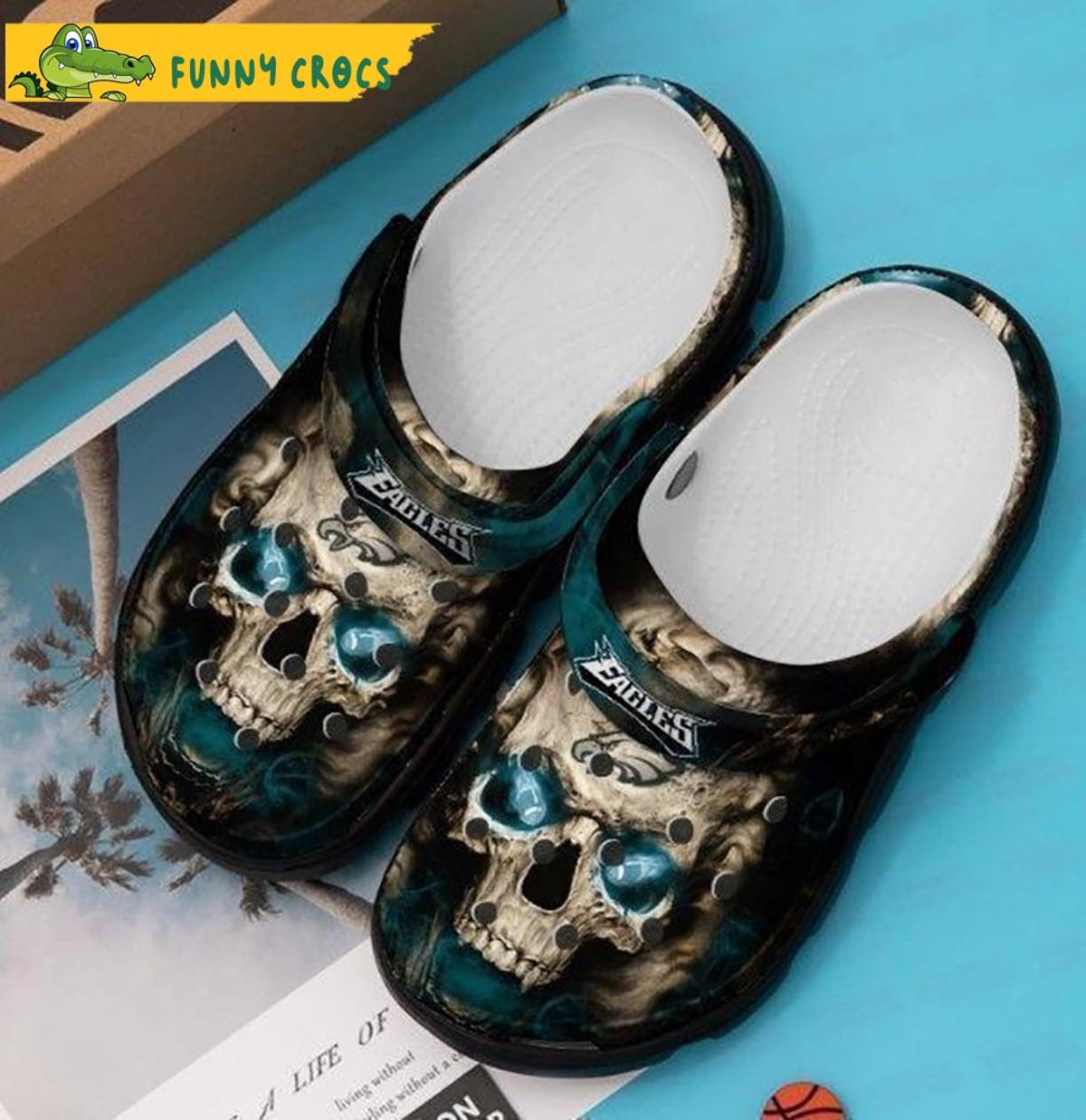 Philadelphia Eagles Skull Gifts Crocs Slippers