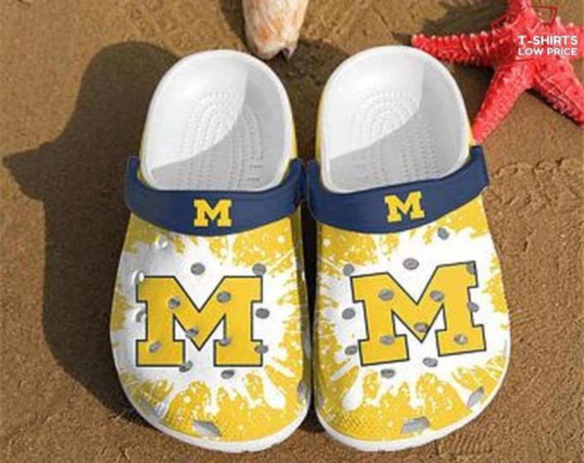 Mens Tie-dye Clog With Strap Michigan Wolverines Crocs For Fans